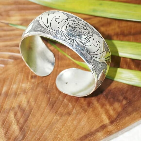 Lotus Floral Design Cuff Bracelet Silver Tone #1196 - Picture 10 of 12
